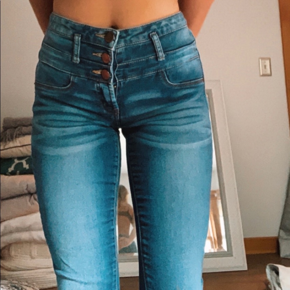 (No boundaries) high waisted women’s jeggings.